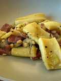 Choco con bacon y piñones