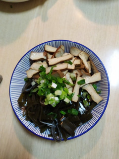 老醬滷豆干、海帶 的食譜成品照片