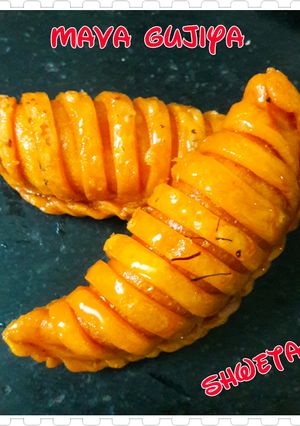 A picture of Mava gujiya.