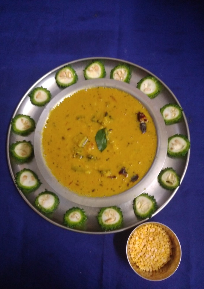 *பாவக்காய், மூங்தால், அரைத்து விட்ட கூட்டு*(pavakkai koottu recipe in tamil) செய்முறை முக்கிய புகைப்படம்