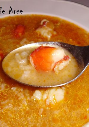Una foto de Sopa de arroz con langostinos