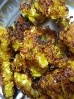 बंद गोभी के पकौड़े (Band gobhi ke pakode recipe in hindi) रेसिपी मुख्य फोटो