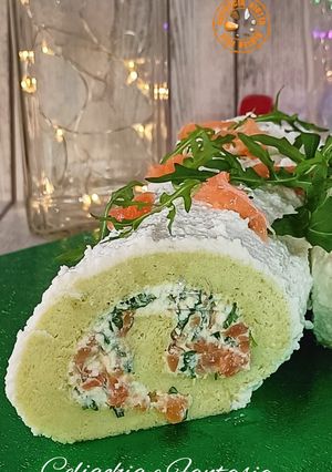 Foto di Rotolo verde con crema di formaggi, salmone e rughetta