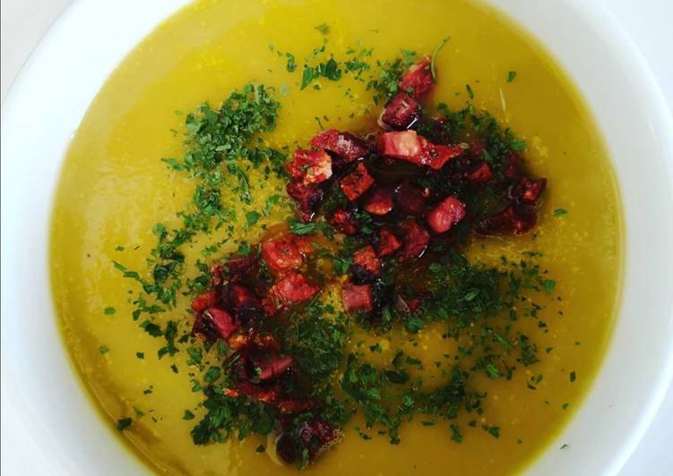 Crema de verduras con crujiente de jamón