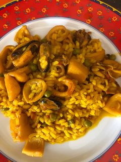 Una foto de Arroz con sepia y calamares