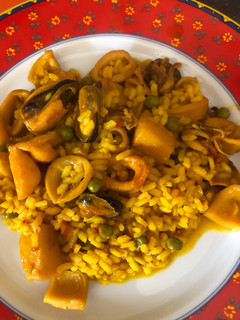 Una foto de Arroz con sepia y calamares