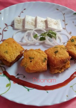 पनीर प्याज ब्रेड पकोड़ा (Paneer Pyaz Bread Pakoda recipe in Hindi) रेसिपी मुख्य फोटो