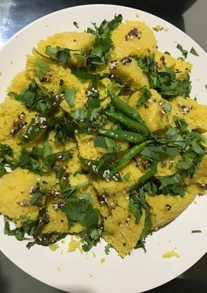 खमण ढोकला (khaman dhokla recipe in Hindi) रेसिपी मुख्य फोटो
