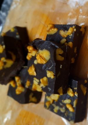 A picture of Walnut chocolate fudge.