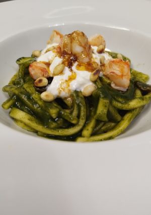 Foto di Scialatielli alla verza, burrata e gamberi flambè alla riduzione di brandy
