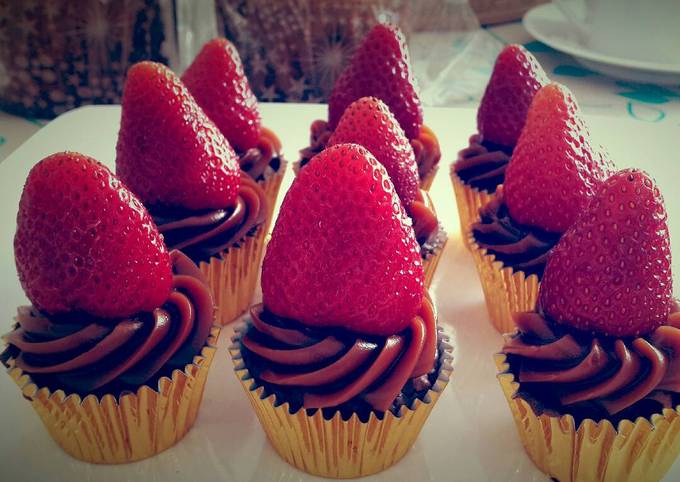 Cupcakes De Brownie Con Dulce De Leche Y Frutillas Receta De Luisina ...