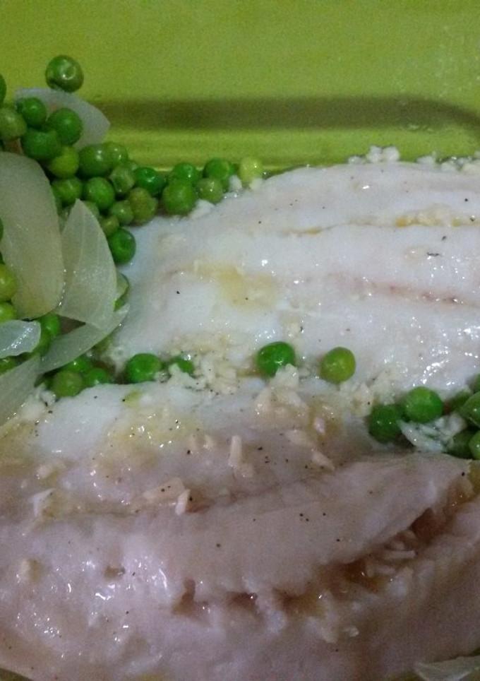 Una foto de Merluza con emulsión de limón con thermomix