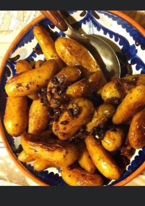 Une photo de Pommes de terre rattes rôties ail et oignons