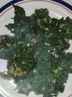 Una foto de Espinacas con jamón y huevo