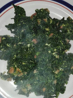 Una foto de Espinacas con jamón y huevo