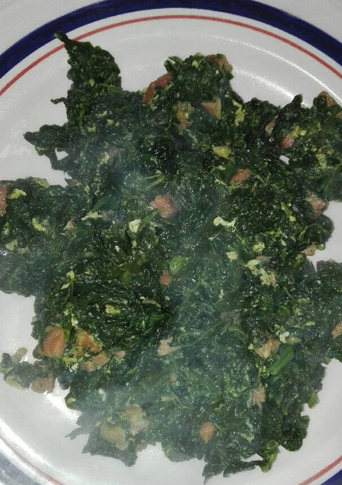 Una foto de Espinacas con jamón y huevo
