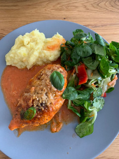 Hähnchenbrust mit Parmesankruste in Tomatenrahmsauce Rezepthauptbild