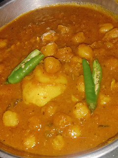 मसाला आलू छोले (masala aloo chole recipe in Hindi) रेसिपी मुख्य फोटो