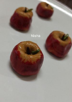 मिनी एप्पल शेप पेड़ा (Mini apple shape peda recipe in hindi) रेसिपी मुख्य फोटो