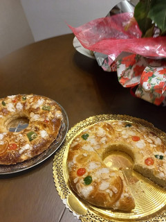Una foto de Roscón de Reyes relleno de trufa