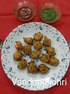 क्रिस्पी मूंग दाल पकौड़ा (Crispy Moong Dal Pakoda Recipe in Hindi) रेसिपी मुख्य फोटो