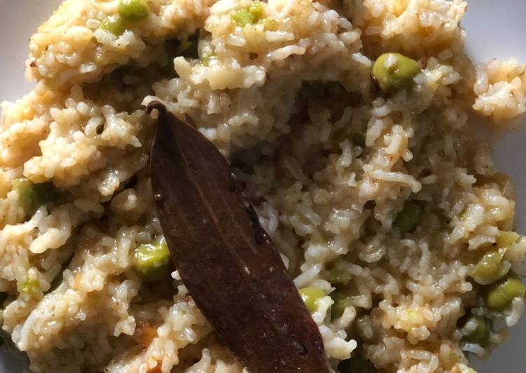 Simple Way to Prepare Perfect Matar (peas) Masala Khichdi
