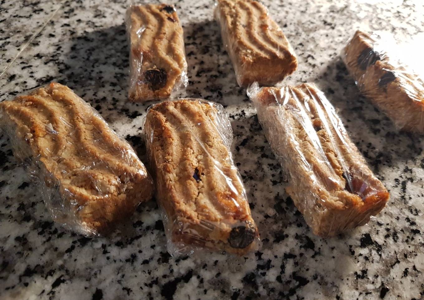 Barritas saludables de avena con pasas y dulce de membrillo