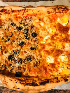 Una foto de Pizza base Fina, dos tipos (masa casera)
