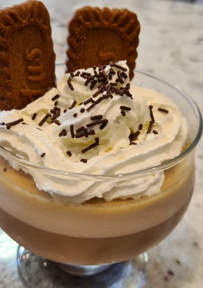 Una foto de Panna cotta de cappuccino