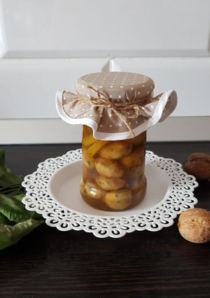 O poză a rețetei Dulceața de nuci verzi.