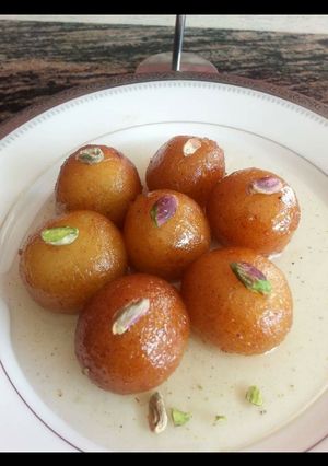 A picture of Gulab Jamun.