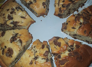 Una foto de Queque esponjoso, con chispas de chocolate