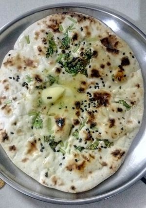 બટર નાન રેસીપી મુખ્ય ફોટો