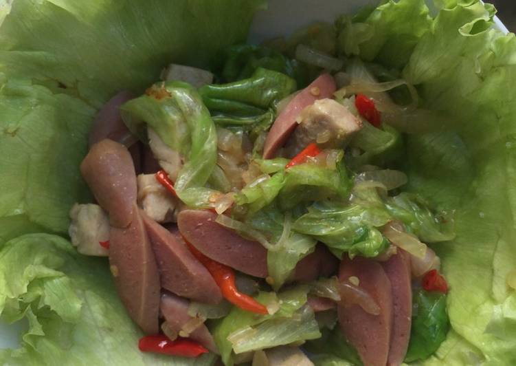 Langkah Mudah untuk Menyiapkan Tuna sosis tumis selada (lettuce) yang Enak Banget