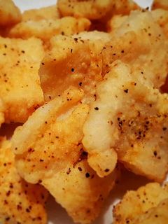 A picture of Lemon Pepper Catfish.