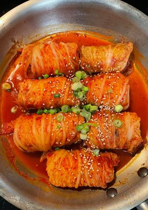 A picture of Kimchi cabbage rolls.