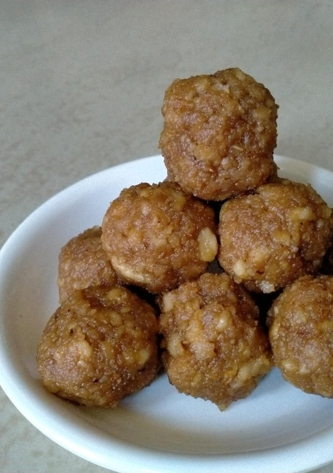 வால்நட் தேங்காய் லட்டு செய்முறை முக்கிய புகைப்படம்
