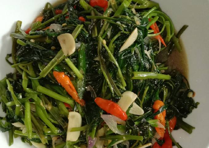 Bagaimana Menyiapkan Tumis kangkung pedas🌶️ yang Lezat Sekali