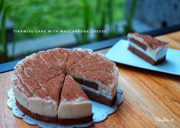 Tiramisu cake with mascarpone cheese