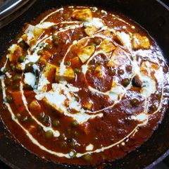 A picture of Restaurent style Matar paneer.