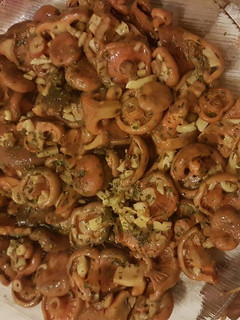 Una foto de Níscalos con ajo y perejil🍄