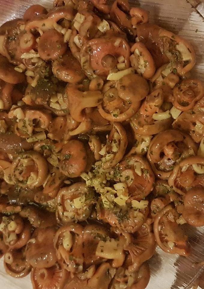 Una foto de Níscalos con ajo y perejil🍄