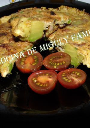 Una foto de Tortilla de aguacate y bacon (Para un comensal)