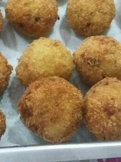 Una foto de Croquetas cremosas de queso roquefort