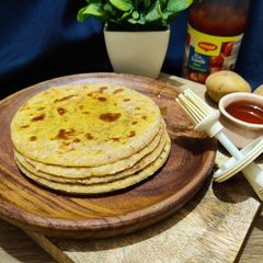 A picture of Potato and cheese flatbread.