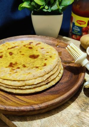 A picture of Potato and cheese flatbread.