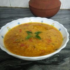 A picture of Masoor dal in soil pot.