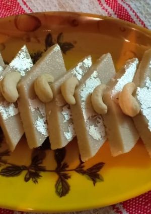 A picture of Kaju katli.