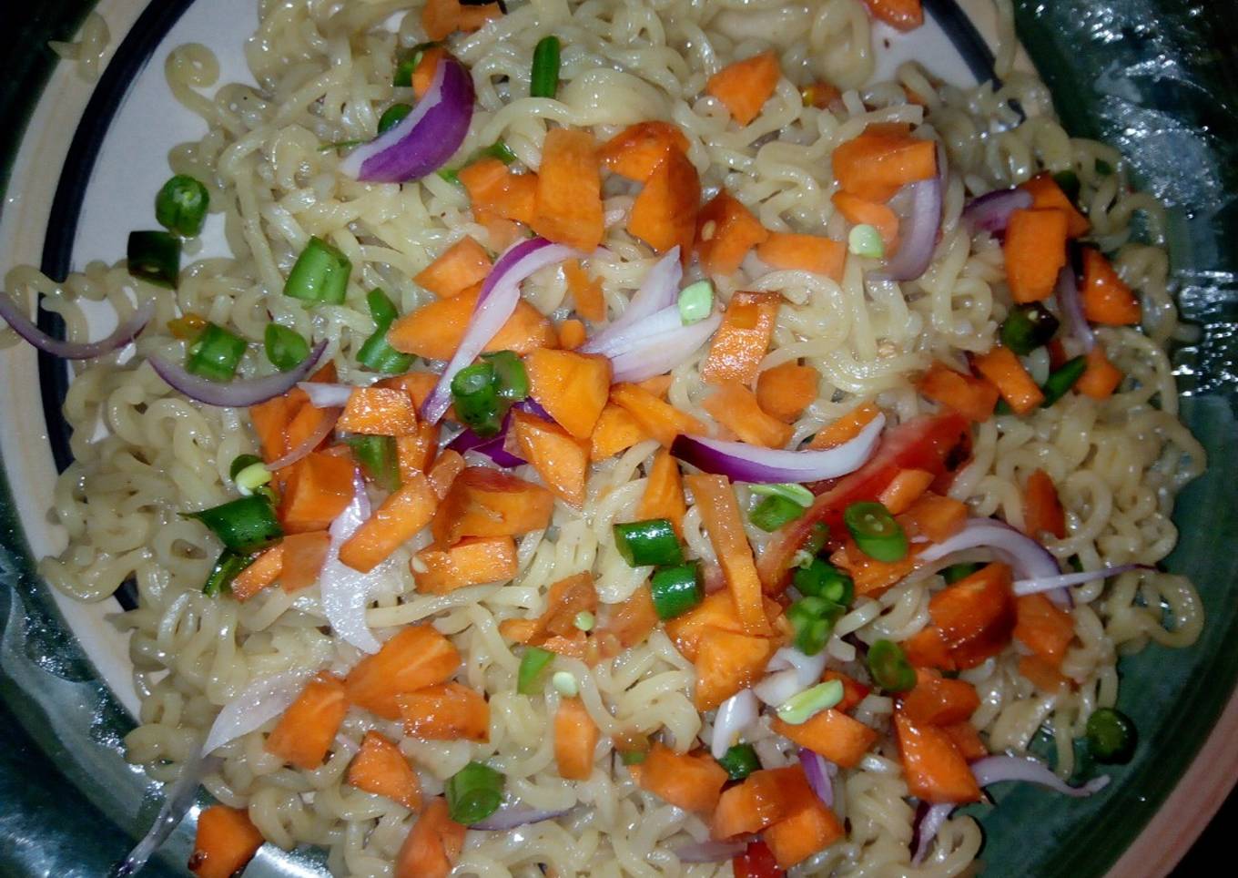 Stir fried Noodles garnished with veggies