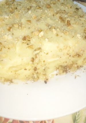 O poză a rețetei Prăjitură cu biscuiți, cremă vanilie și nucă.